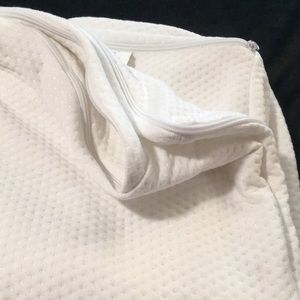Heavy duty white textured zippered toddler bed mattress cover bed cover